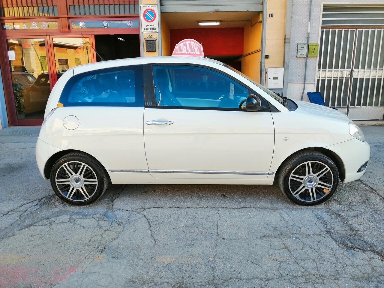 Lancia Ypsilon 1.3 MJT 75 CV Elle