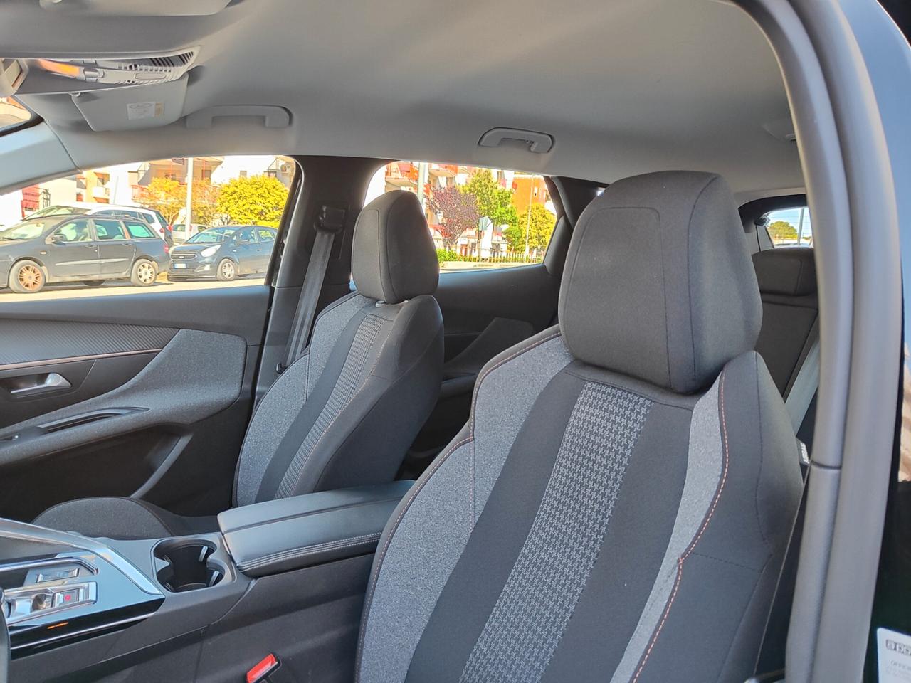Peugeot 3008 GT Pack * 1.5 BlueHDi * Navi * Full * Garantita 12 Mesi
