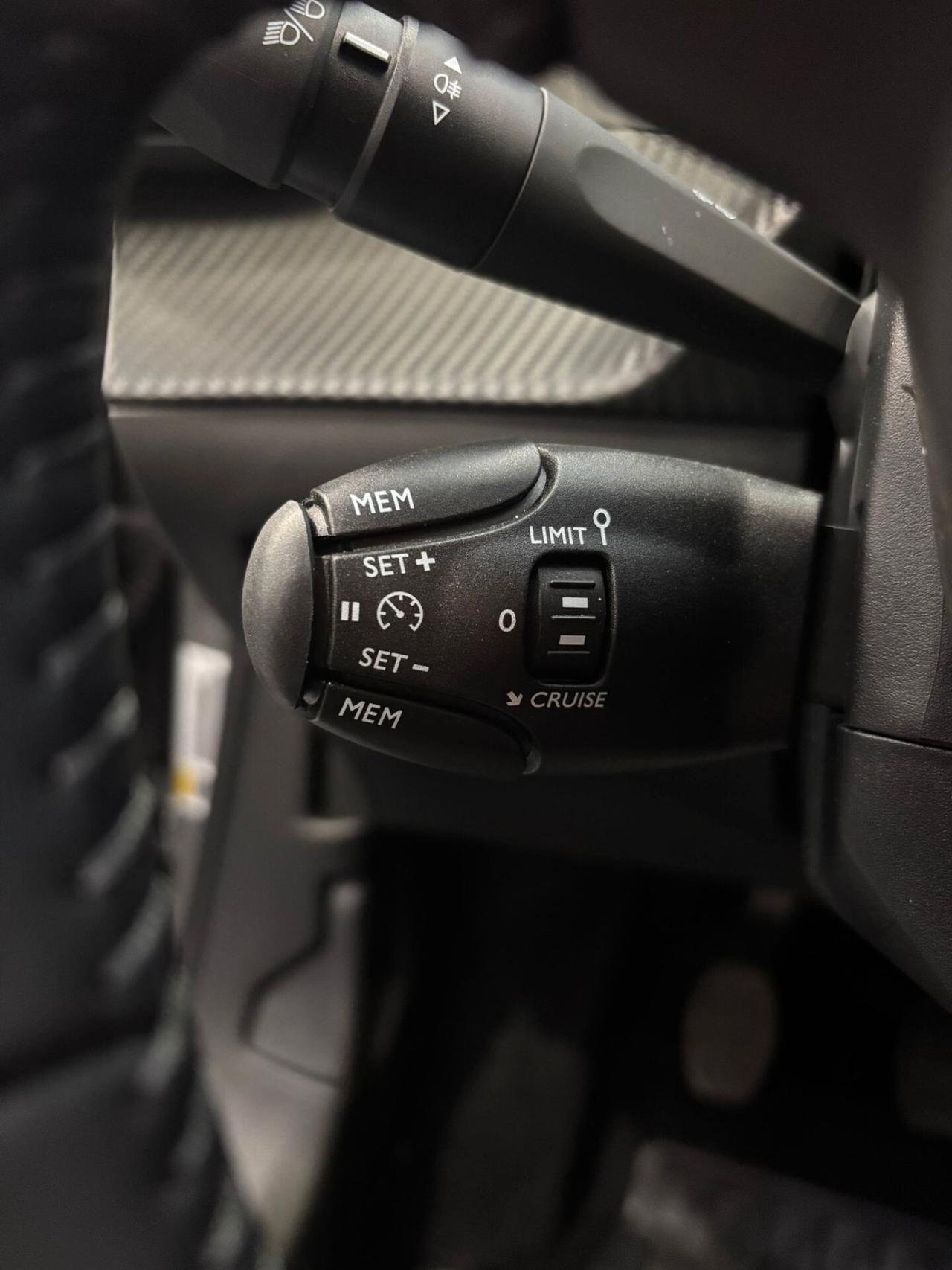 Peugeot 2008 1.2 PureTech 100 S&S Allure