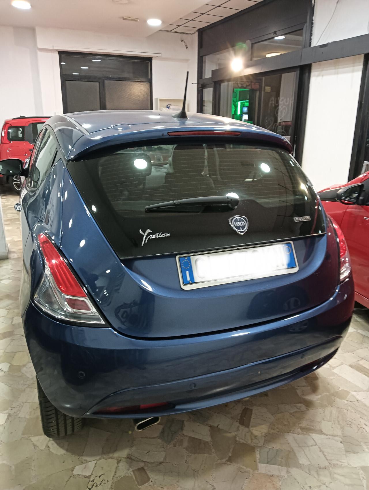 Lancia Ypsilon 1.0 FireFly 5 porte S&S Hybrid Ecochic Silver