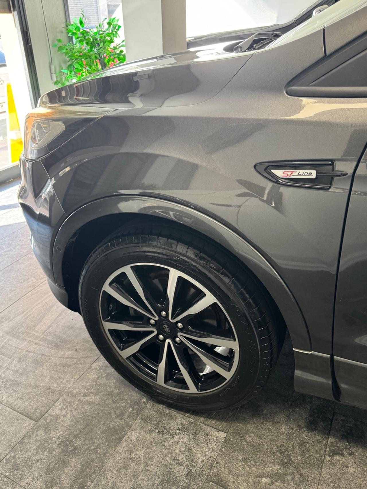 Ford Kuga 1.5 TDCI 120 CV S&S 2WD ST-Line