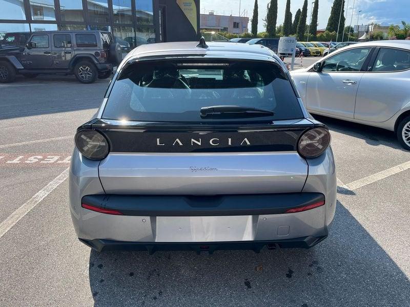 Lancia Ypsilon Hybrid e-DCT