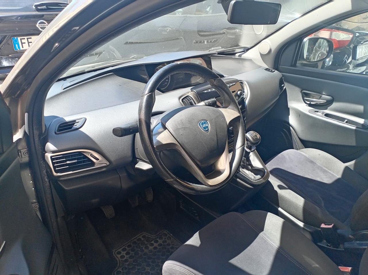 Lancia Ypsilon 1.2 69 CV 5 porte S&S Gold