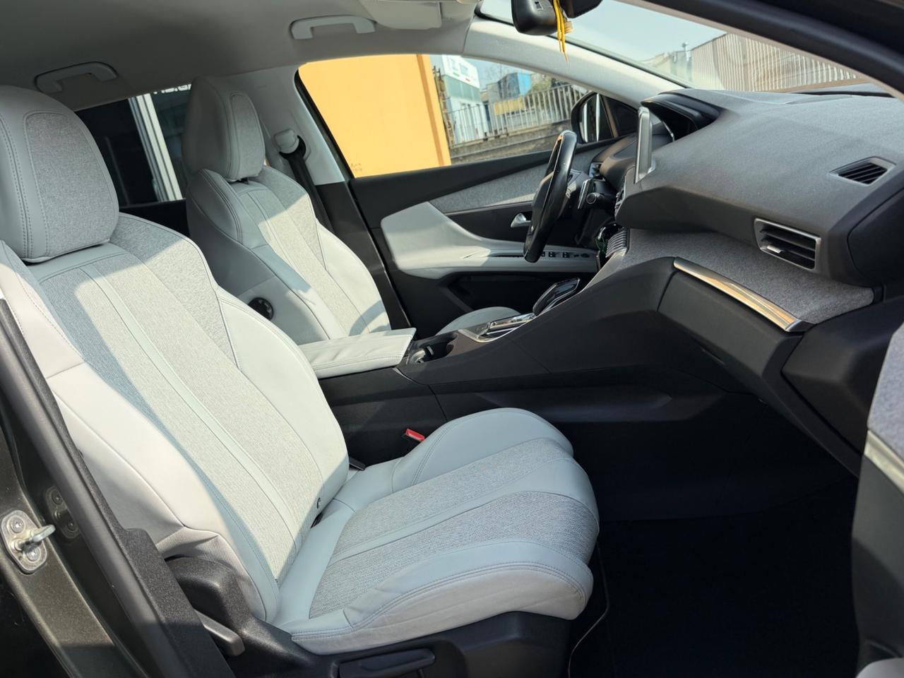 Peugeot 3008 BlueHDi 130 S&S EAT8 Allure