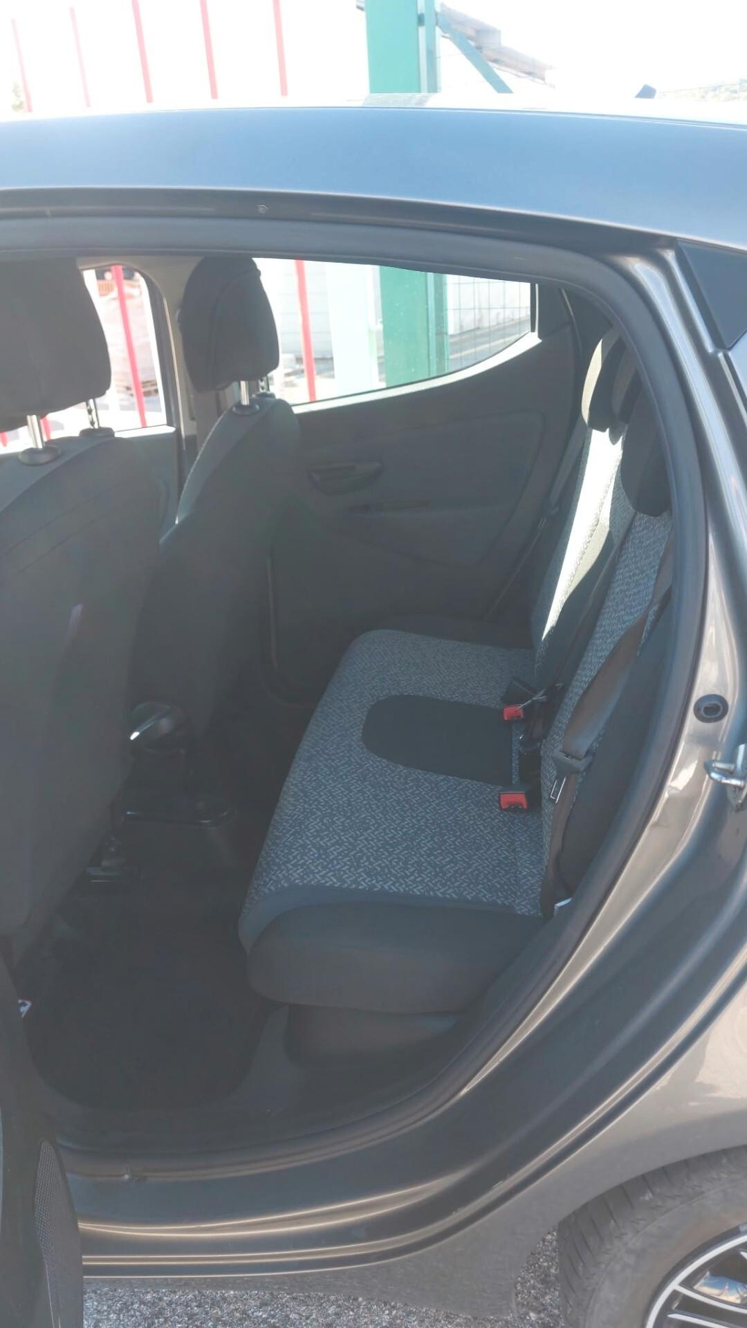 Lancia Ypsilon 1.0 FireFly 5 porte S&S Hybrid Ecochic UnYca