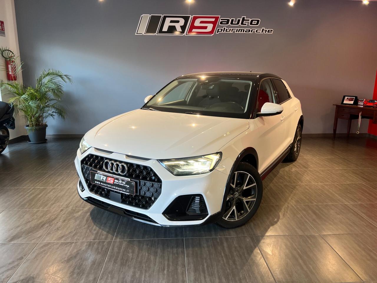 Audi A1 citycarver 30 TFSI S tronic Identity Contrast