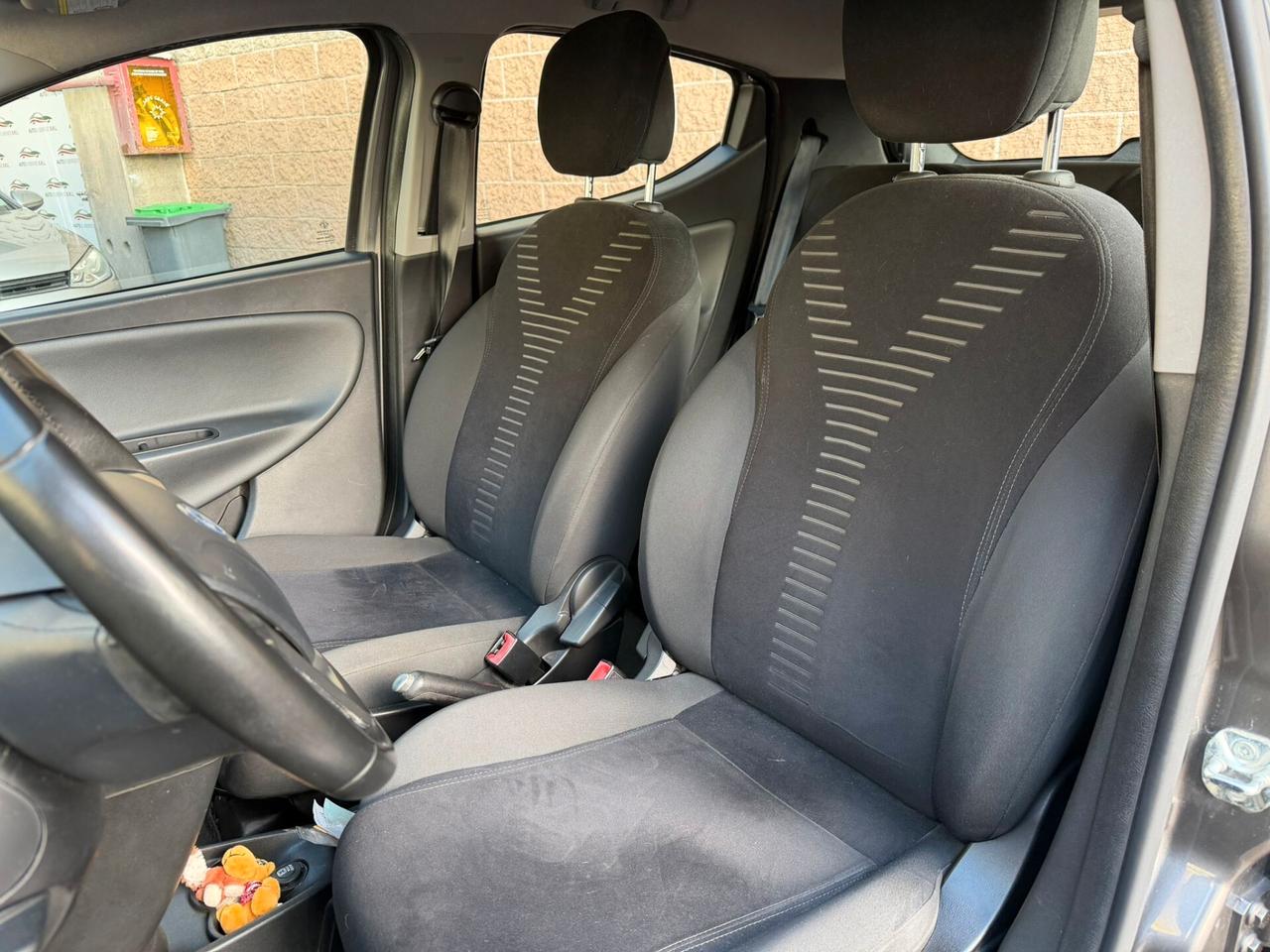 Lancia Ypsilon 0.9 TwinAir 85 CV 5 porte S&S Platinum