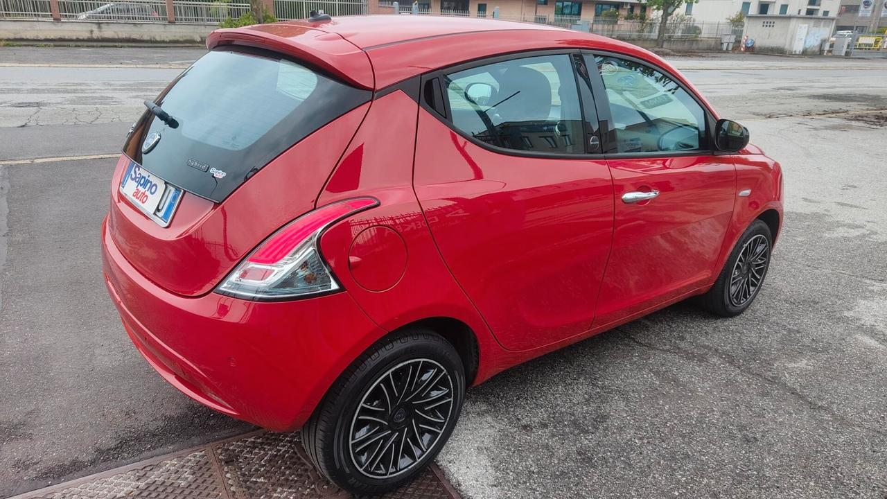 Lancia Ypsilon 1.0 FireFly 5 porte S&S Hybrid Ecochic Gold