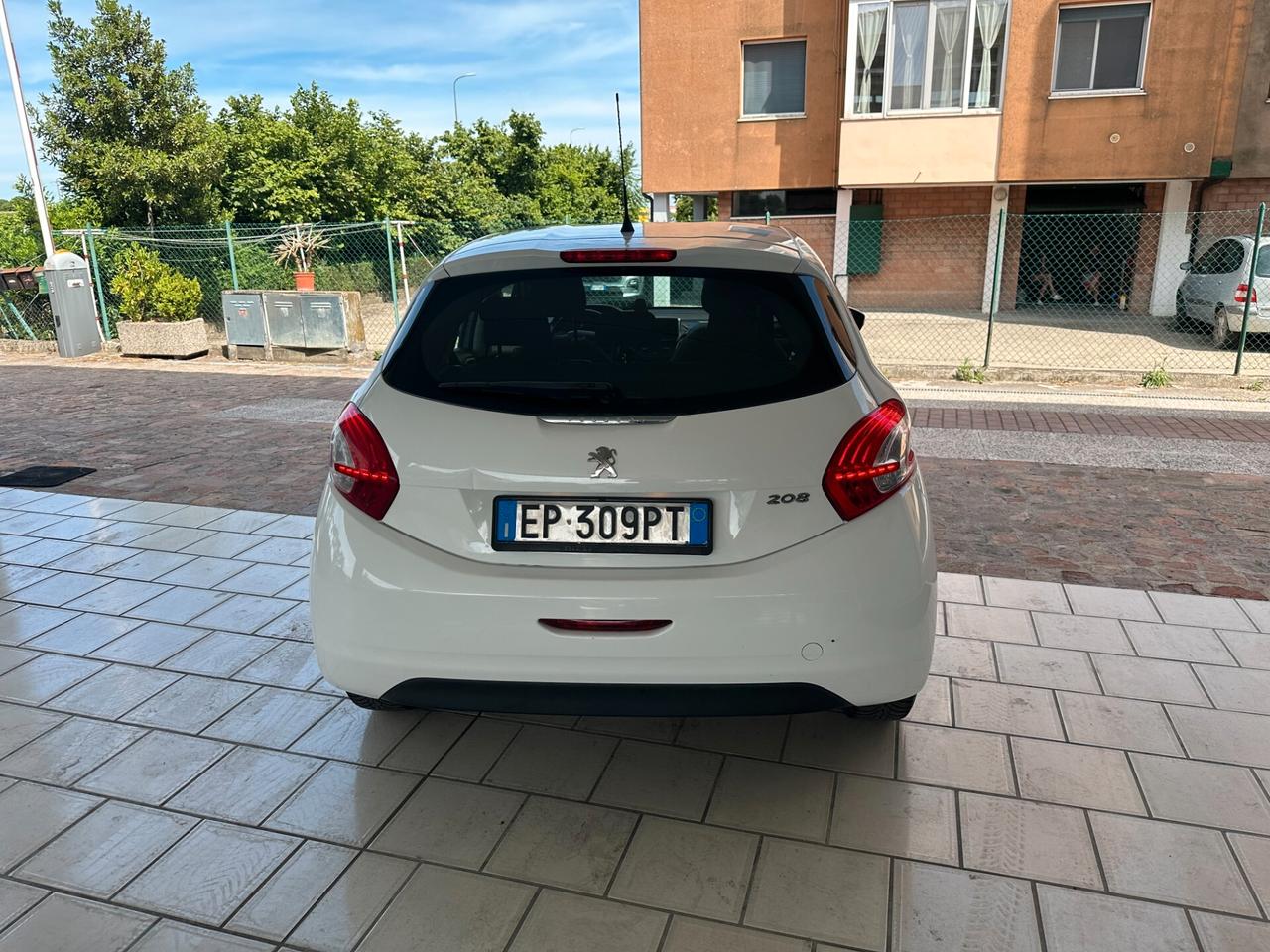 Peugeot 208 1.2 VTi 82 CV (12 RATE)