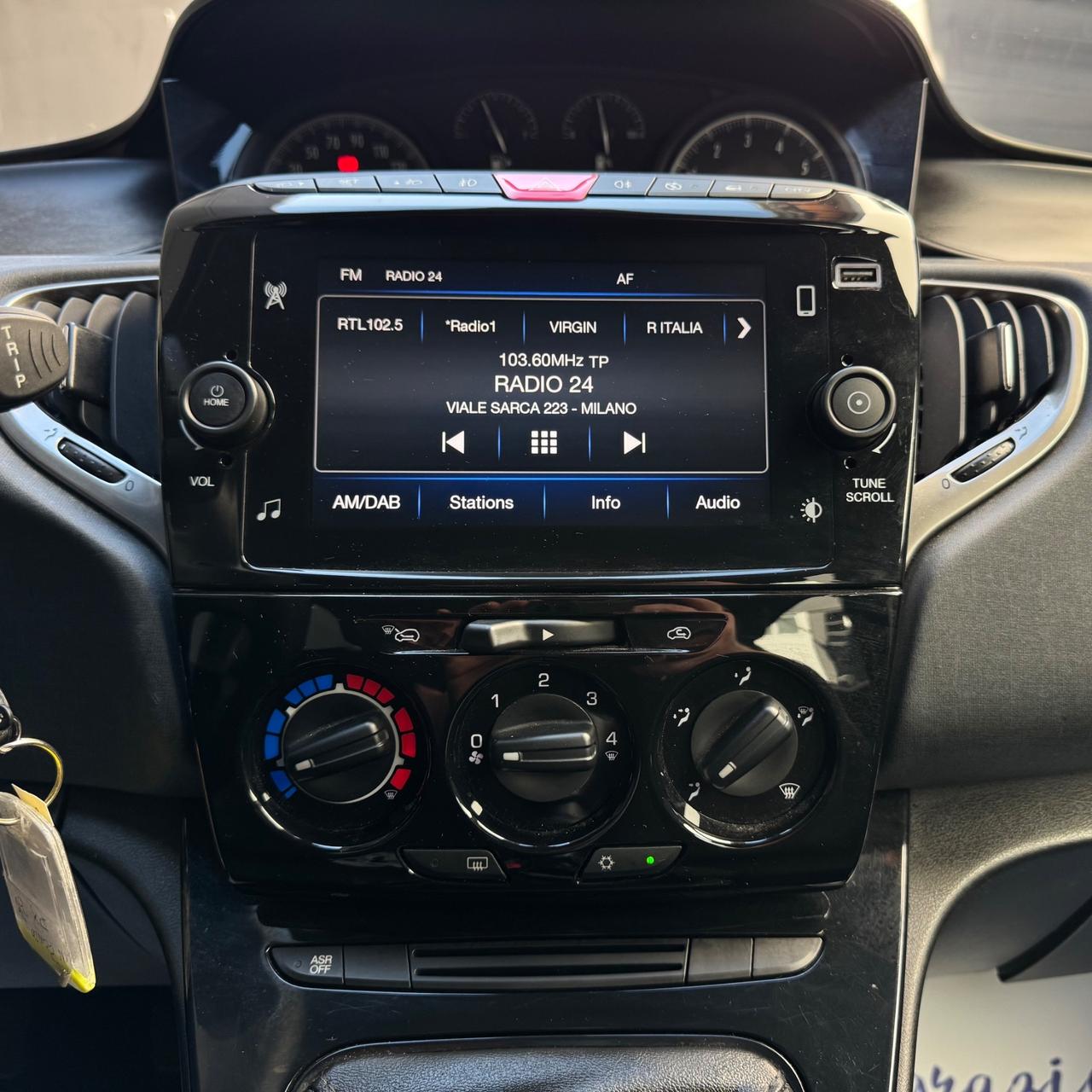 Lancia Ypsilon GOLD 1.0 HYBRID