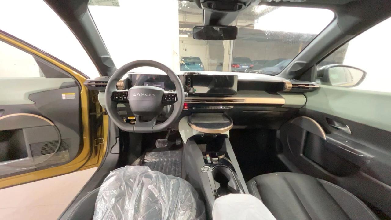 Lancia Ypsilon Hybrid e-DCT Edizione Cassina