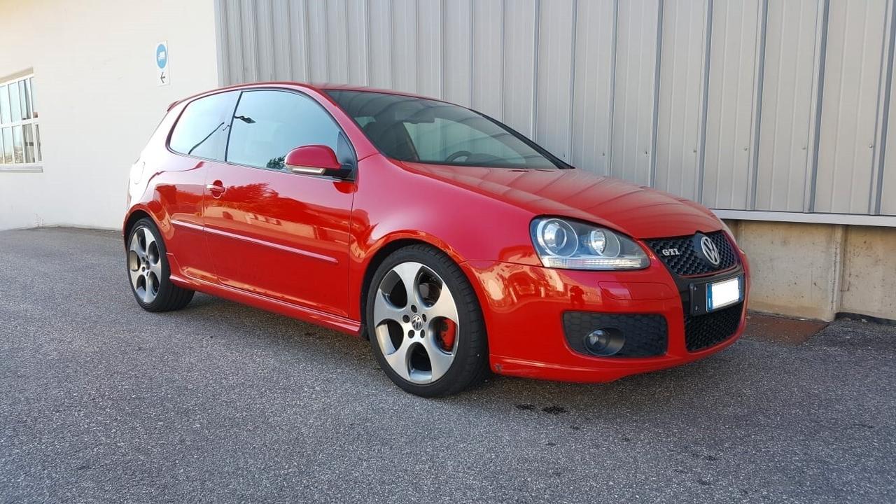 Volkswagen Golf GTI 2.0 16V FSI 3p. Sportline