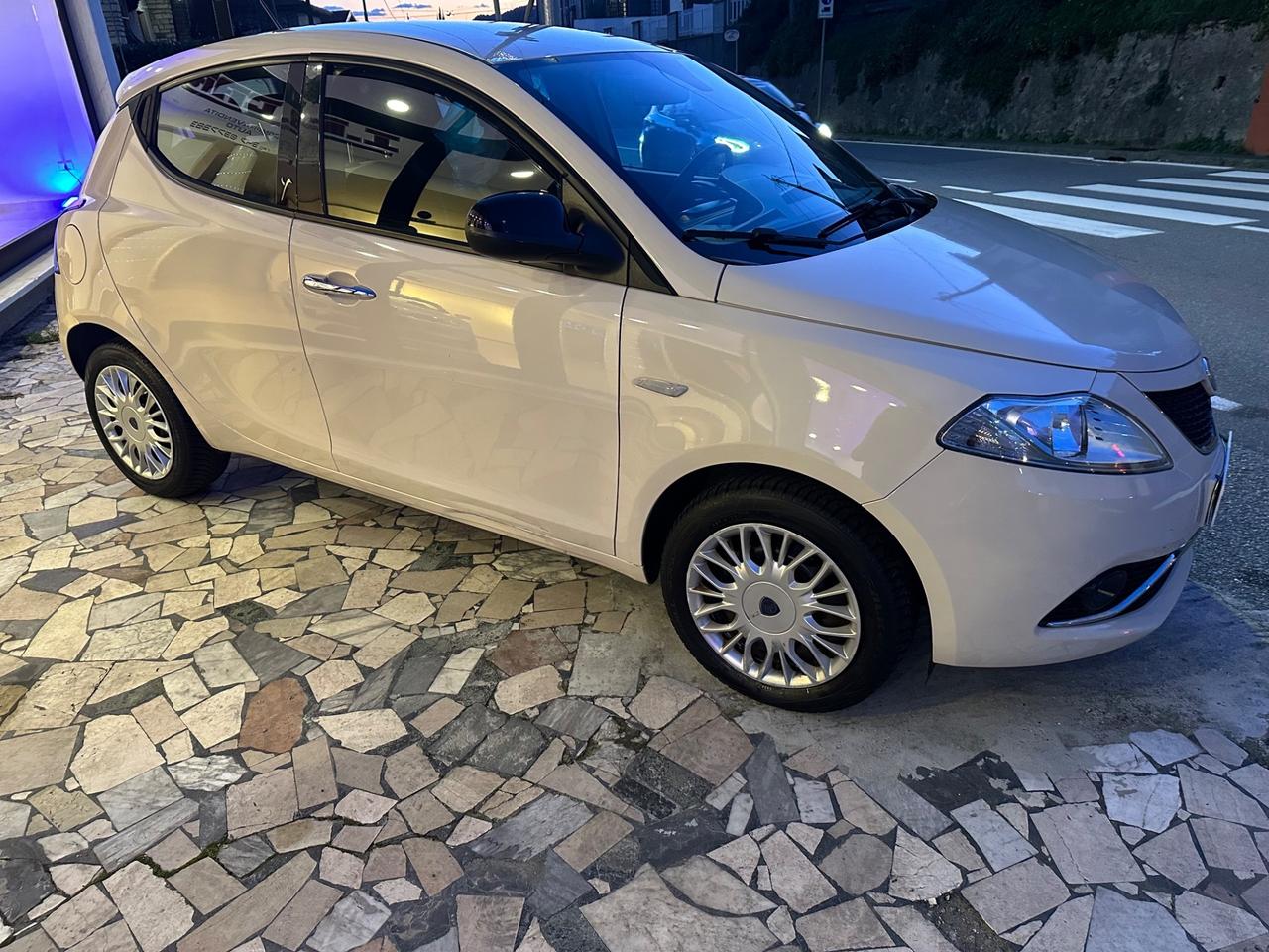 Lancia Ypsilon 1.3 MJT 16V 95 CV 5 porte S&S Silver