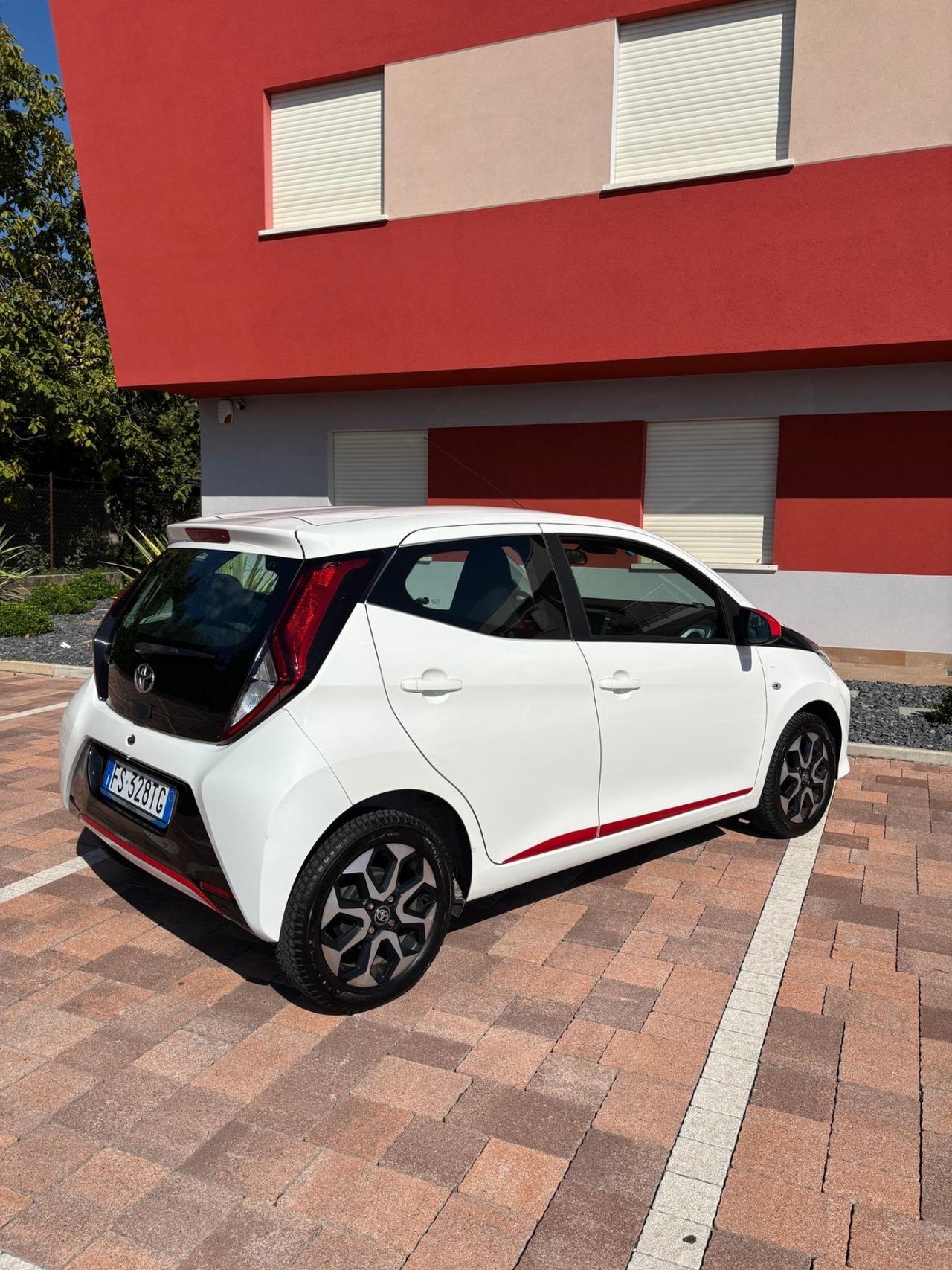 Toyota Aygo 1.0 VVT-i 72 CV 5 porte x-play
