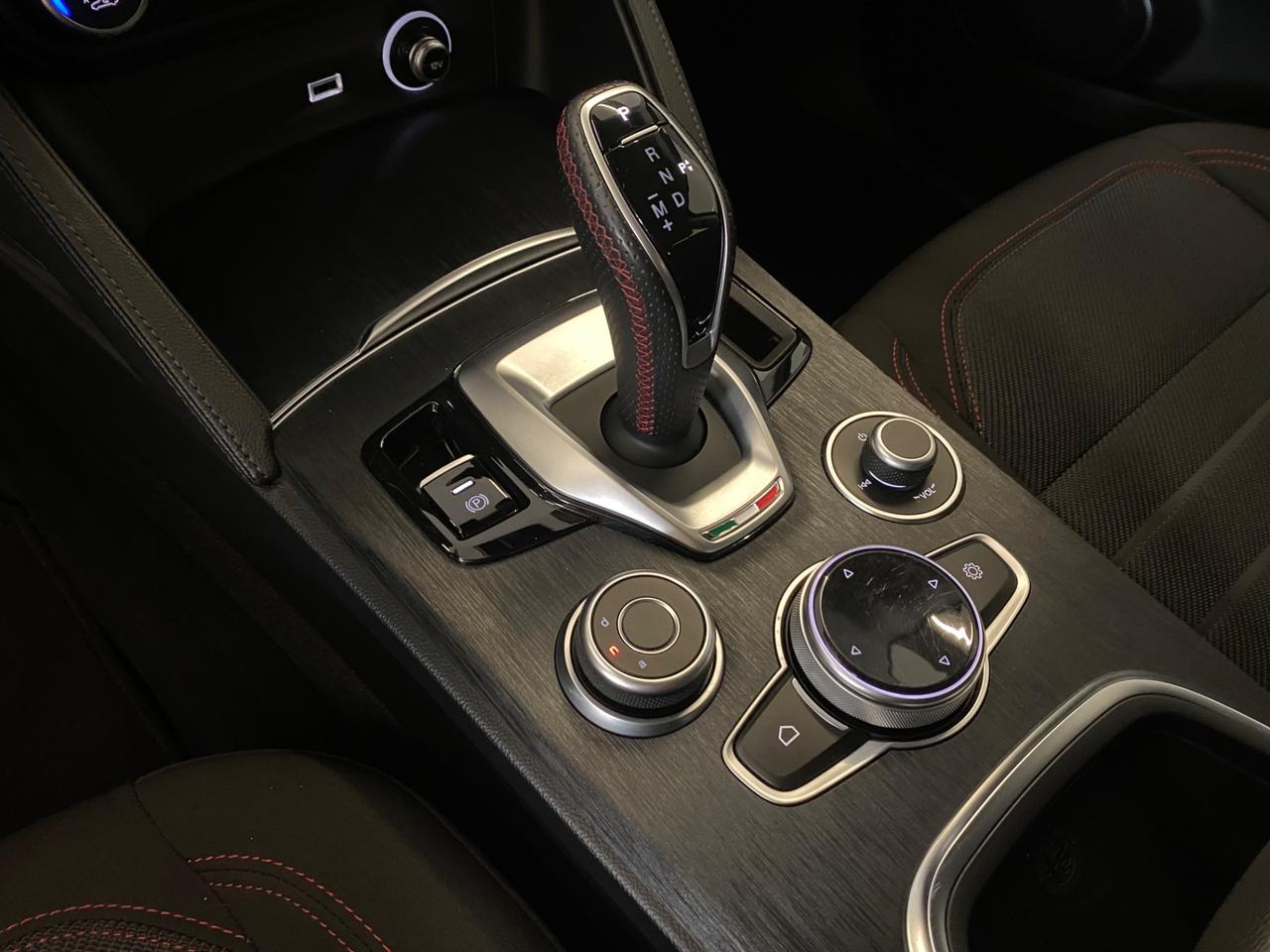 Alfa Romeo Stelvio 2.2 Versione "Rosso Edizione" Aziendale