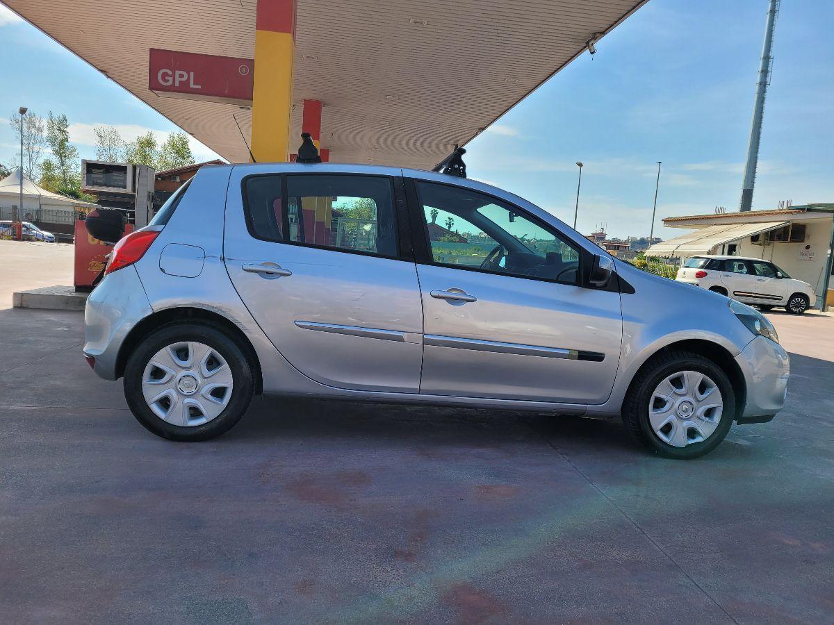 RENAULT - Clio