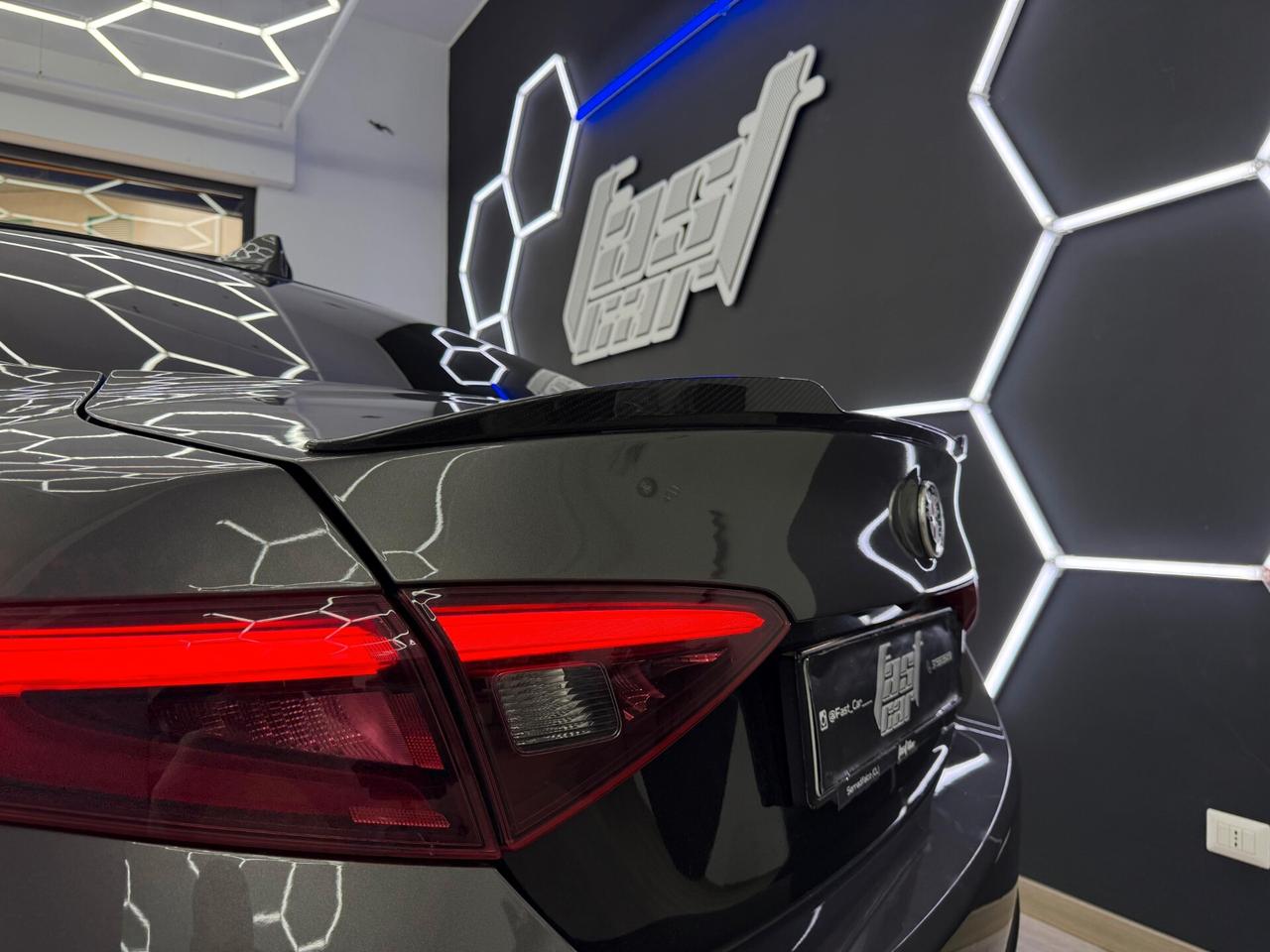 Alfa Romeo Giulia 2.9 V6 Bi-Turbo AT8 Quadrifoglio