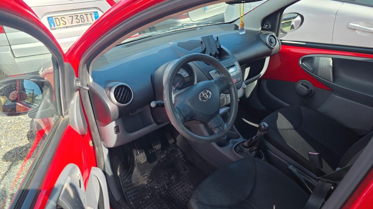 Toyota aygo 1.0 benzina neopatentati