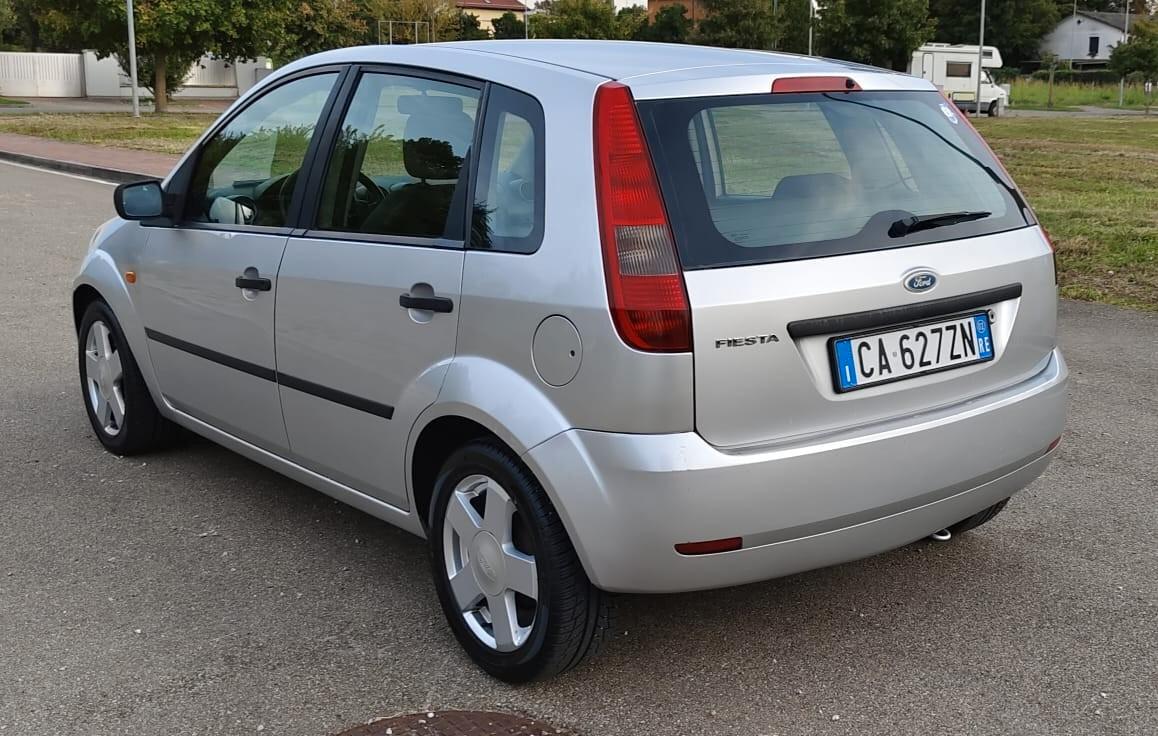 Ford Fiesta 1.4 16V 5p. Ghia