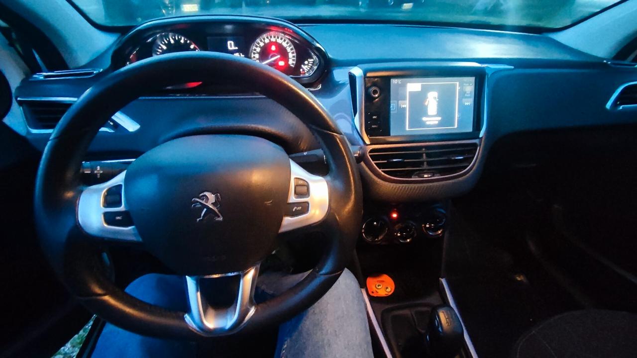 Peugeot 2008 1.2 Benz 2015