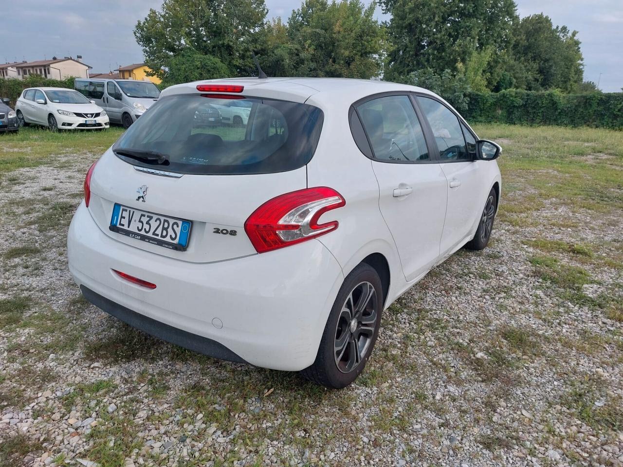 Peugeot 208 1.4 HDi 68 CV 5 porte Allure