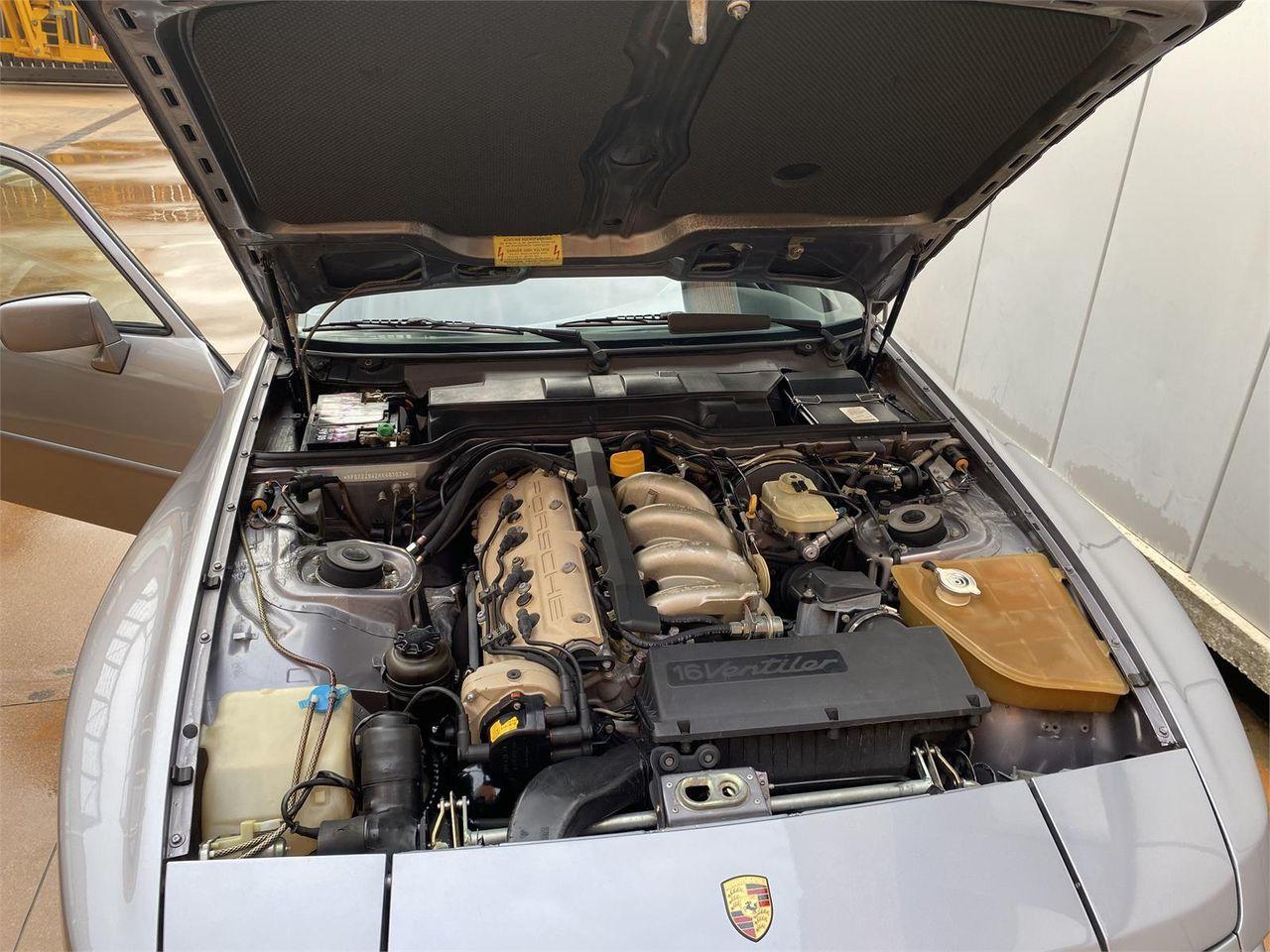 PORSCHE 944 S