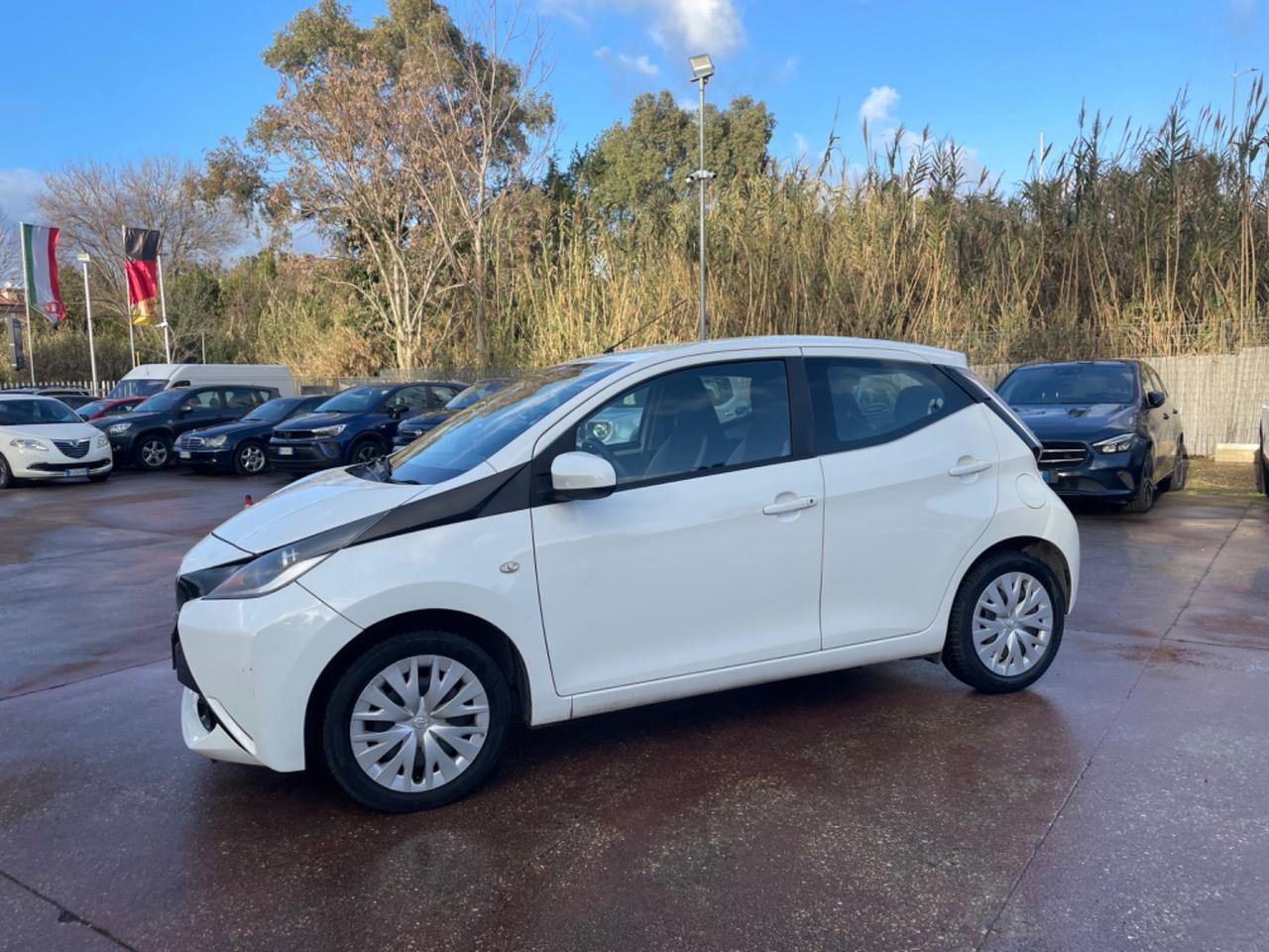 Toyota Aygo 1.0 VVT-i 69 CV 5 porte x-clusiv