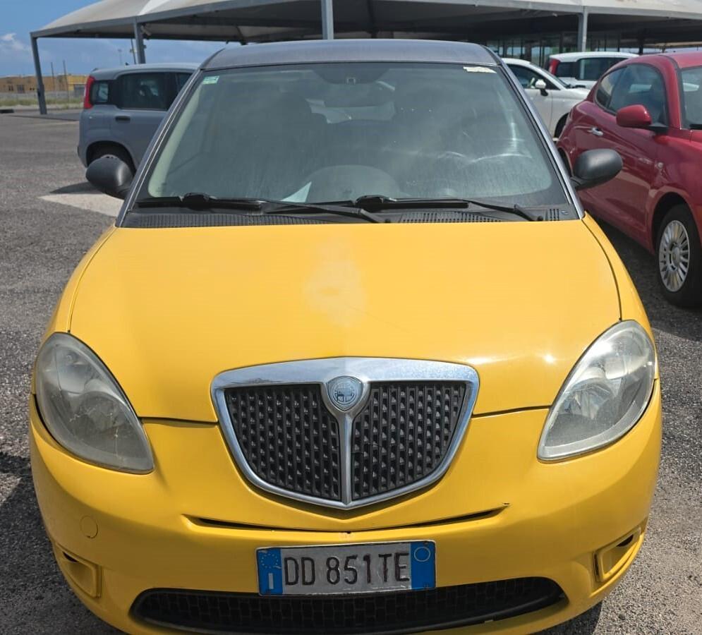 Lancia Ypsilon 1.3 MJT 105 CV Sport MomoDesign