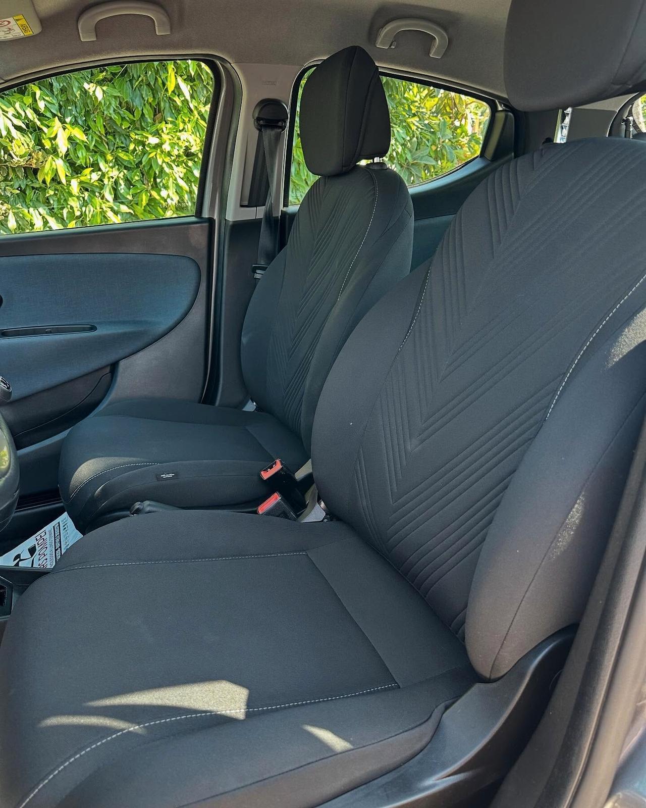 Lancia Ypsilon 1.0 FireFly 5 porte S&S Hybrid Ecochic Gold
