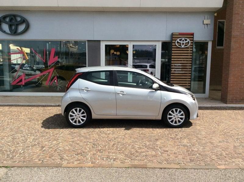 Toyota Aygo Connect 1.0 VVT-i 72 CV 5 porte x-play