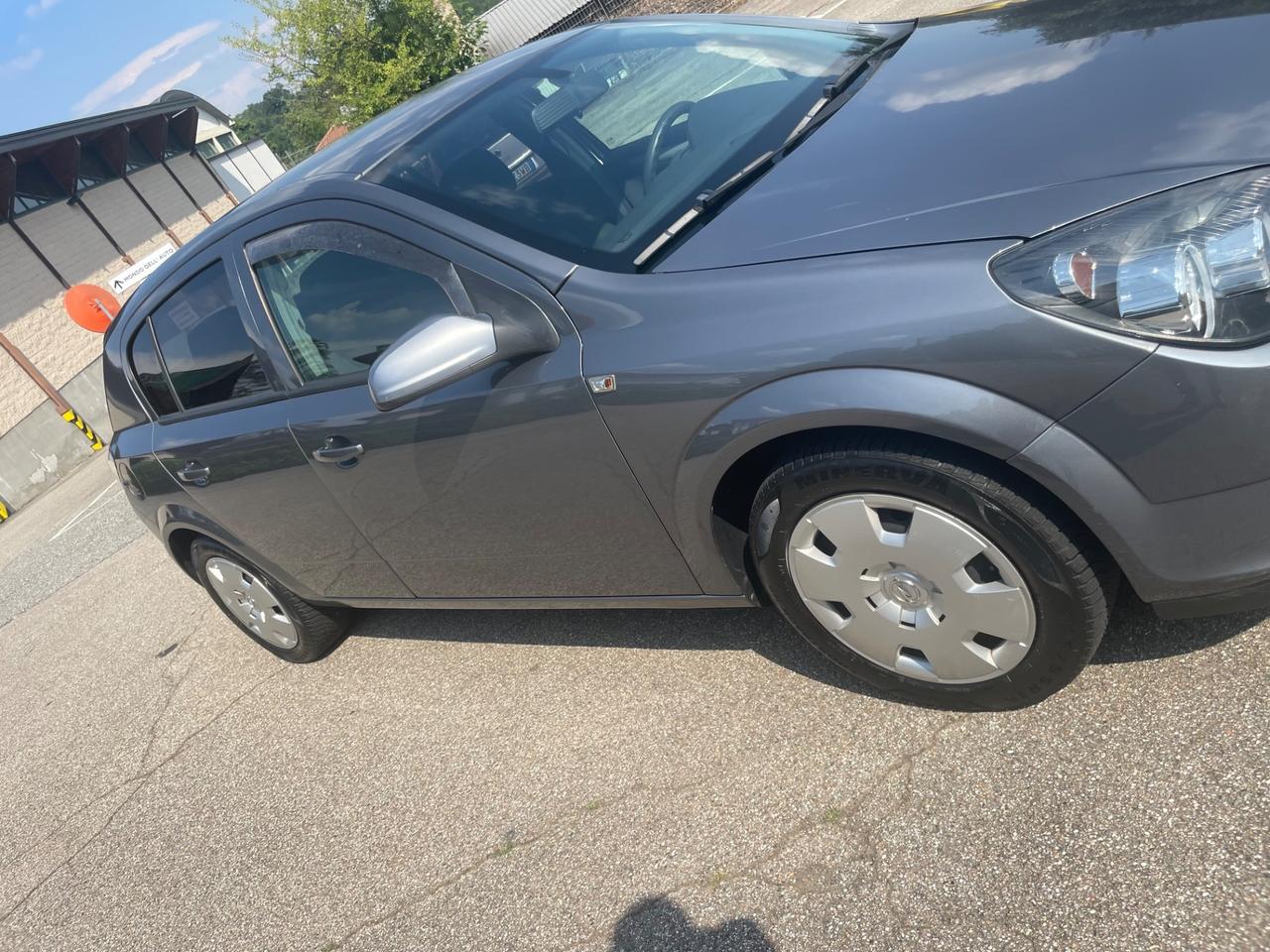 Opel Astra 1.6 16V Twinport 5 porte Cosmo