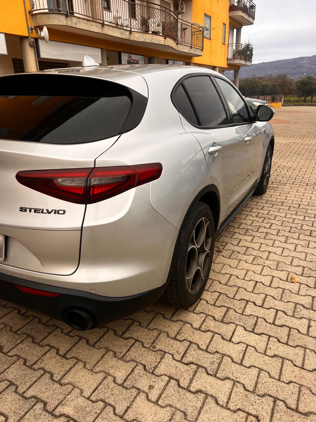 Alfa Romeo Stelvio 2.2 Turbodiesel 190 CV AT8 Q4 Sprint