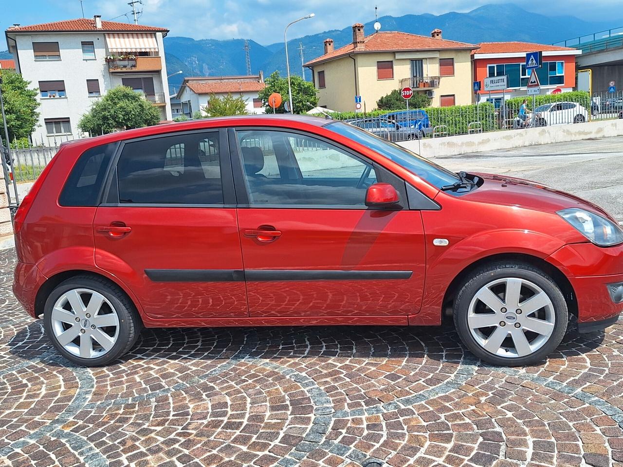 Ford Fiesta 1.2 16V 5p. Ghia