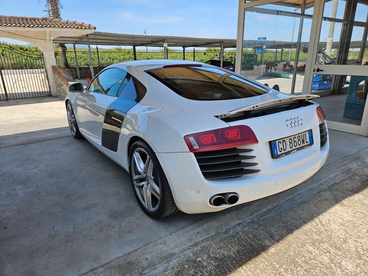 Audi R8 4.2 V8 FSI Quattro