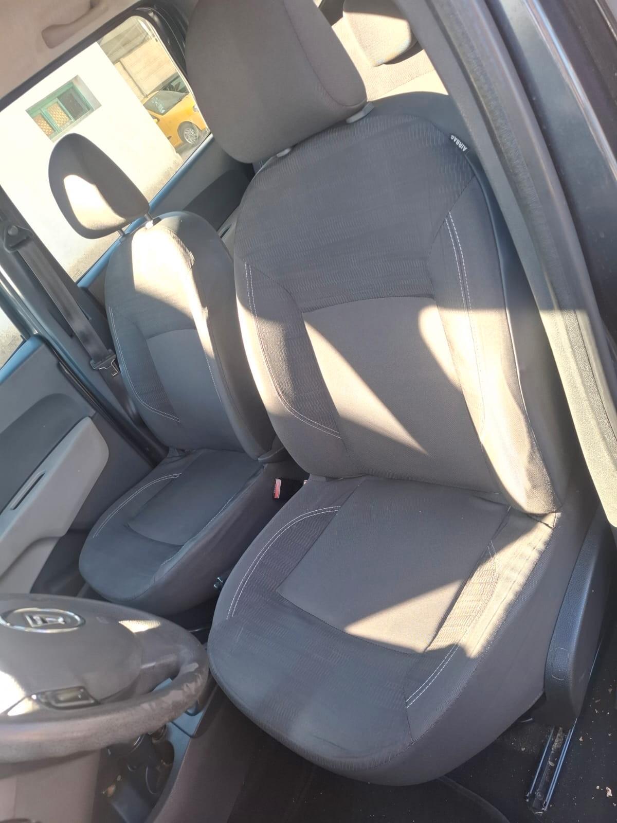 Dacia Lodgy 1.6 8V 85CV 5 posti Lauréate (60Kw)