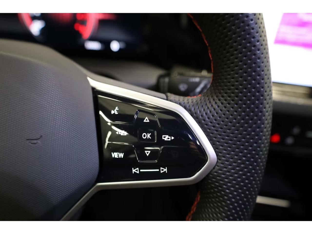 Volkswagen Golf GTI 2.0 TSI OPF, cambio manuale a 6 marce, fari LED, climatizzatore automatico, ra