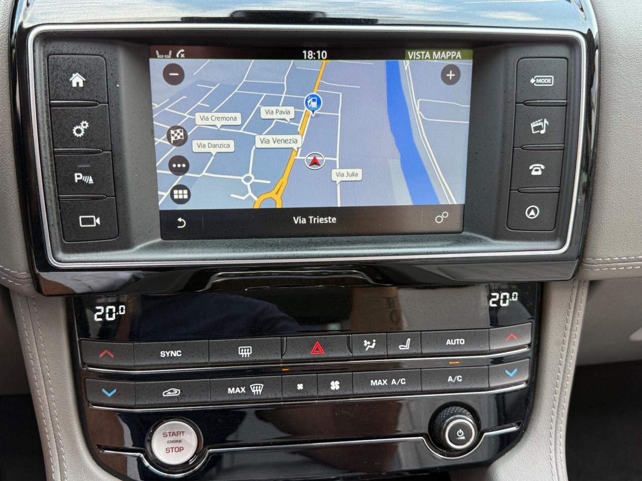 Jaguar F-Pace TURBO NUOVO 4x4 2.0 D 180 CV aut. Portfolio