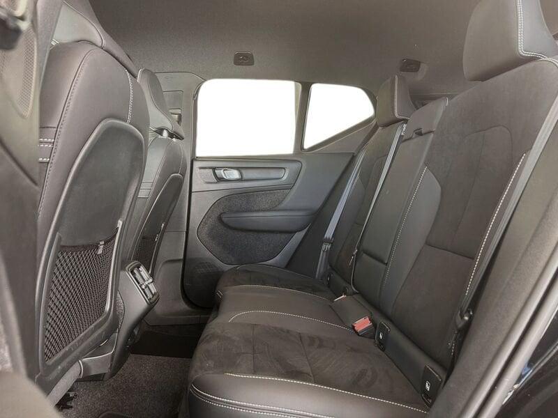 Volvo XC40 B3 163+14 CV Automatico LED Core N1 Autocarro