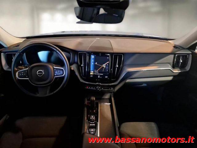 VOLVO XC60 B4 (d) AWD Geartronic Momentum Pro IN ARRIVO