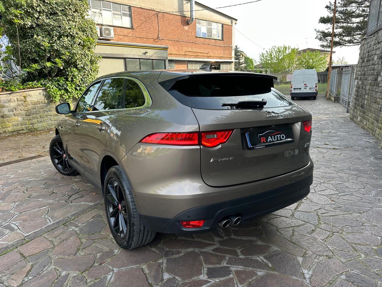 Jaguar F-Pace 2.0 D 180 CV AWD aut. R-Sport
