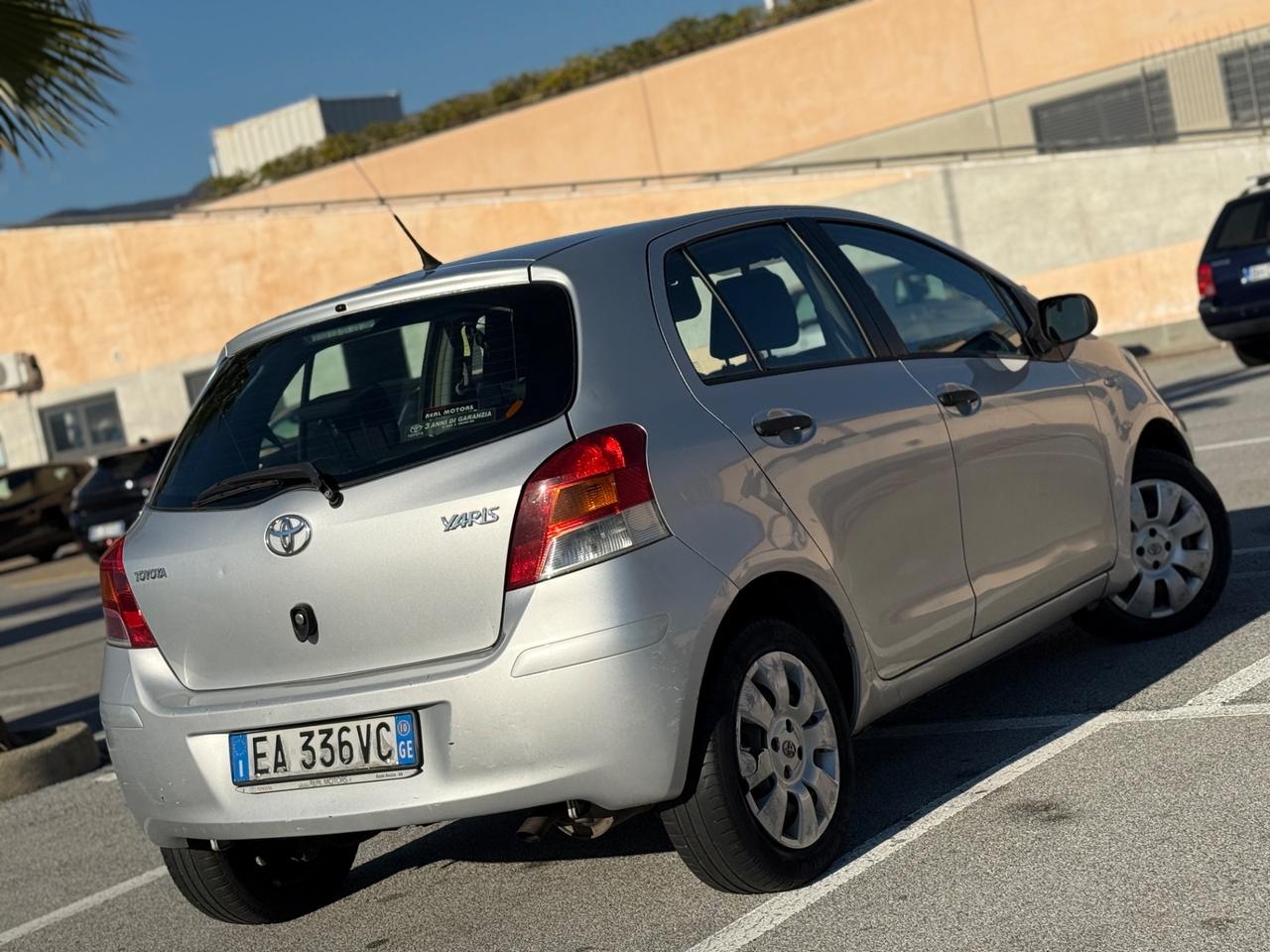 Toyota Yaris 1.4 D-4D 90 CV 6 marce 2010 neopatentati