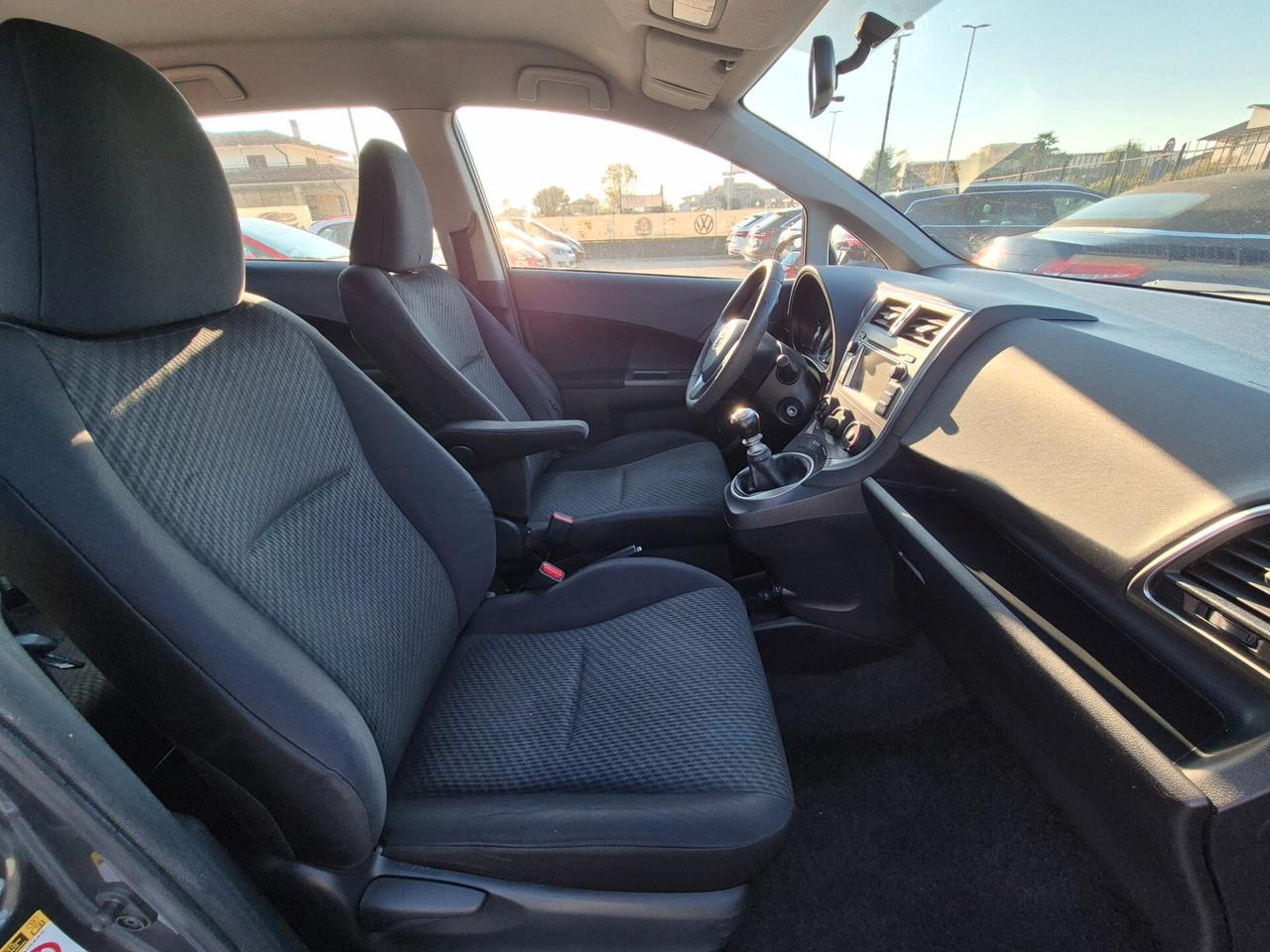 Toyota Verso-S 1.3 MT