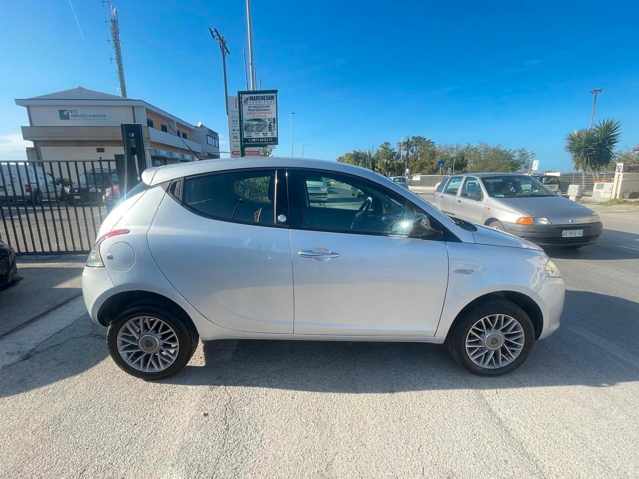 Lancia Ypsilon 0.9 TwinAir 85 CV 5 porte Metano Ecochic Gold