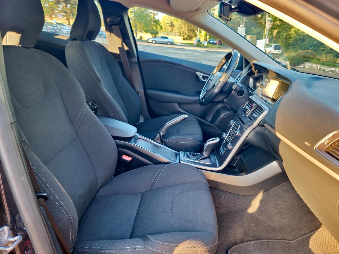 Volvo V40 D2 Geartronic R-design Momentum N1 2015-E6 NEO