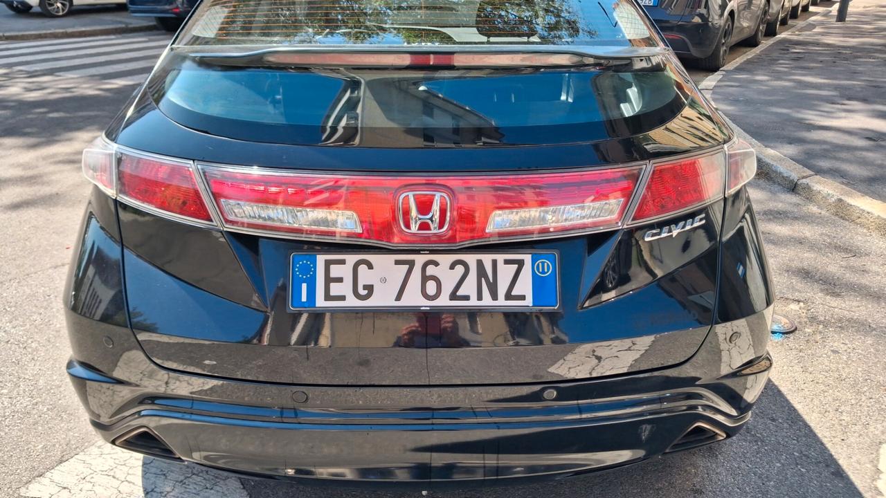 Honda Civic 1.8 i-VTEC 5p. Exclusive LH i-P