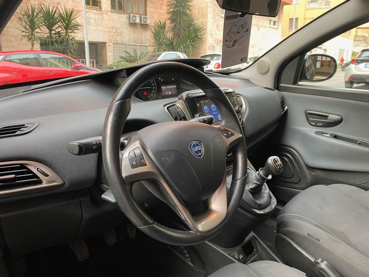 Lancia Ypsilon 1.0 FireFly 5 porte S&S Hybryd Gold