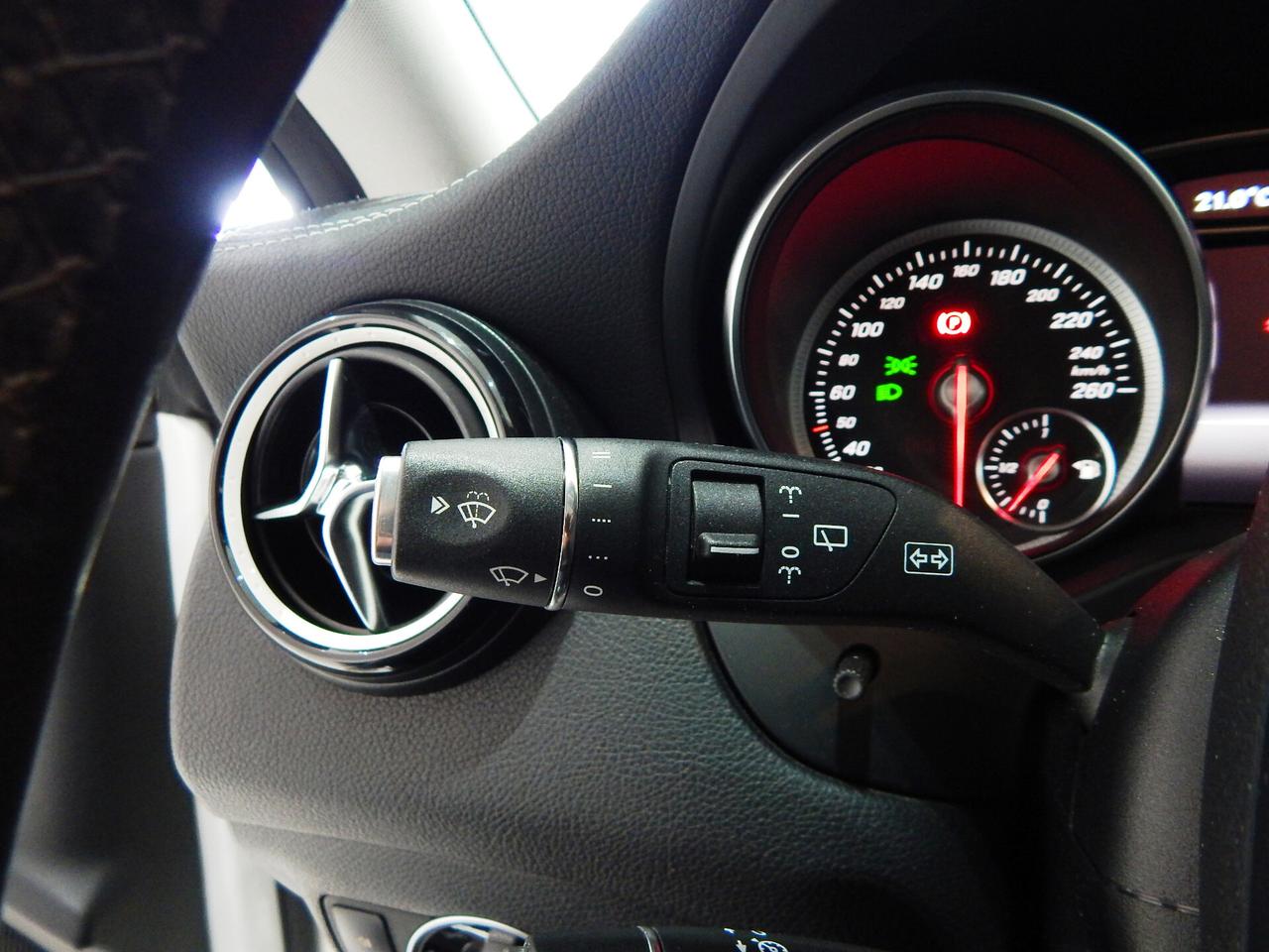 Mercedes-Benz CLA 200 d Shooting Brake Premium 4matic Aut. TETTO-NAVI-PELLE-PARK