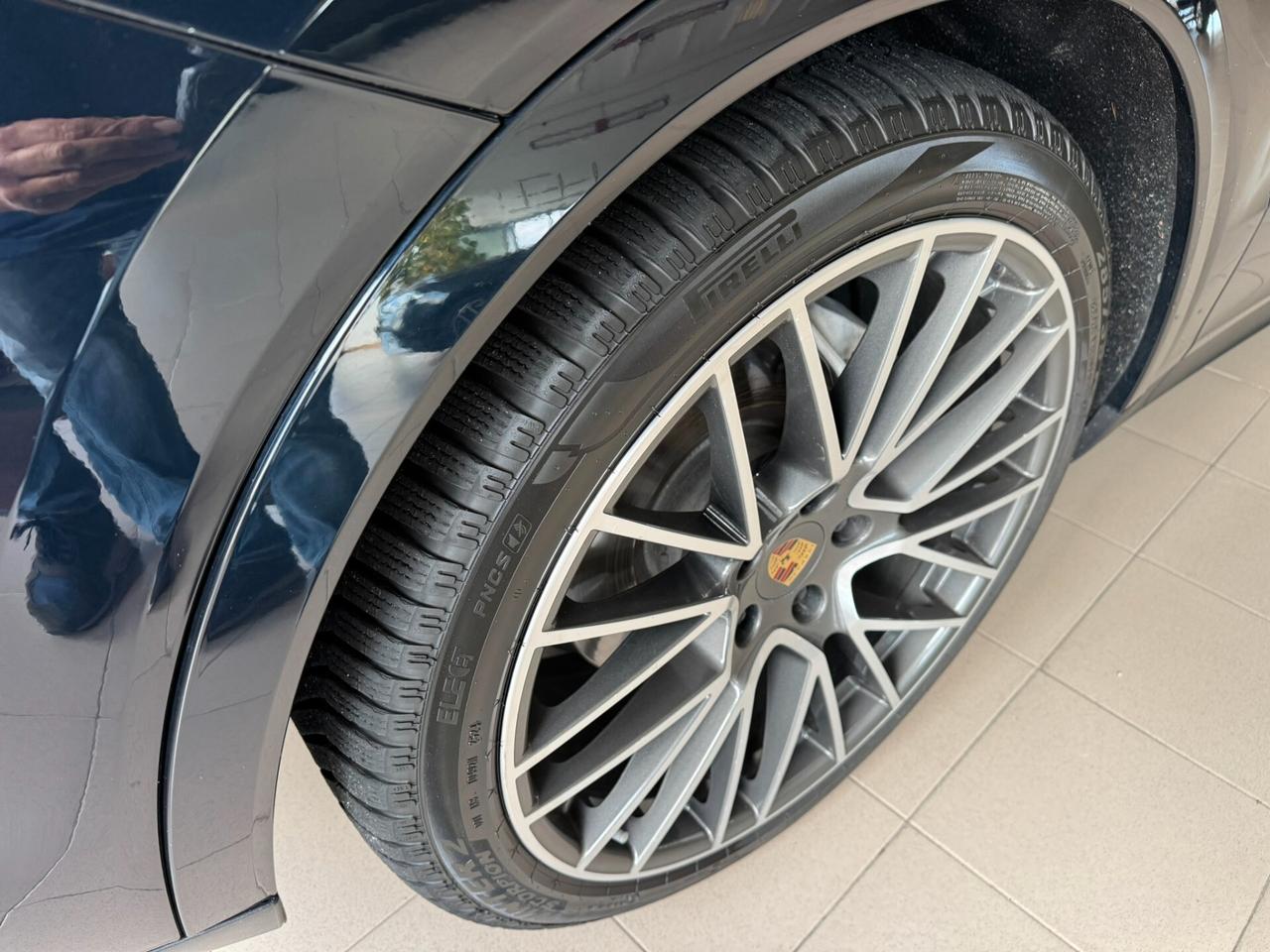 Cayenne Coupé 3.0 V6 E-Hybrid Tetto vetro R.Lega 22"