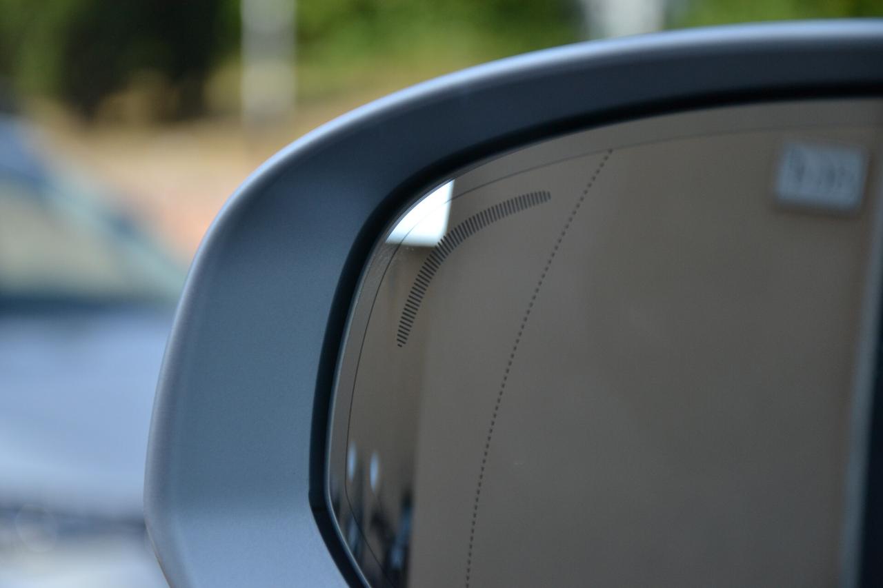 Volvo XC 60 2.0 D4 190CV AWD R-DESIGN AUTOM. **LED-NAV-PEL-360