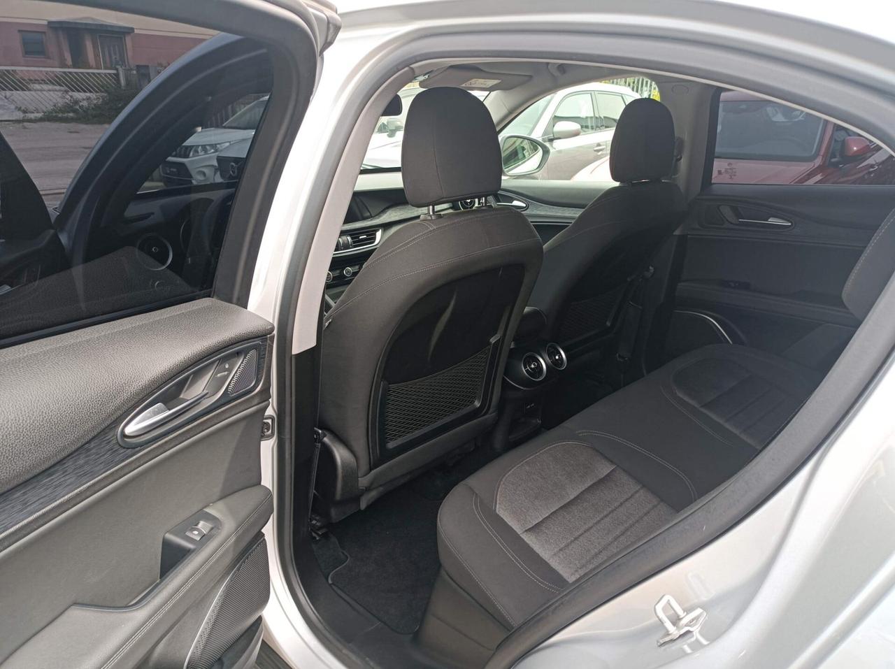 Alfa Romeo Stelvio 2.2 Turbodiesel 180 CV AT8 RWD Business
